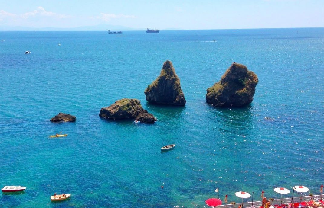 2-hour boat tour Amalfi Coast at the Due Fratelli rocks, Vietri sul Mare