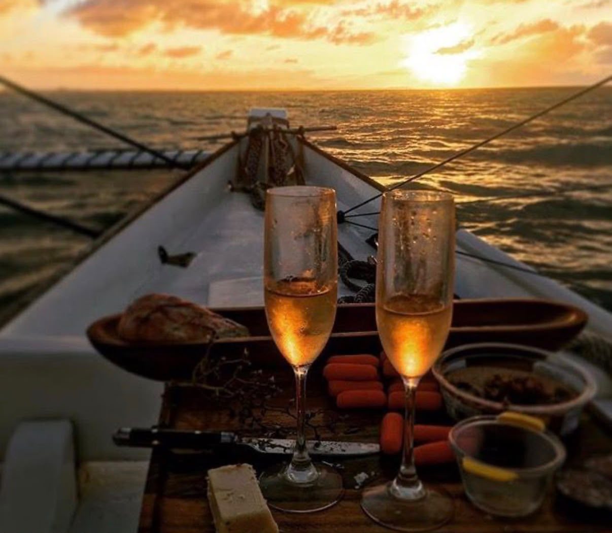 Sunset boat tour Amalfi Coast – prosecco on the bow at sunset